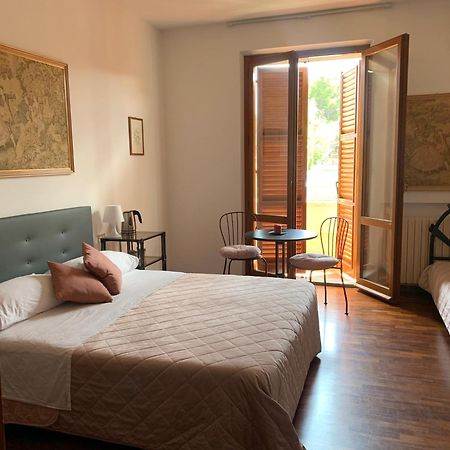 Brezza Affittacamere Montemarciano Buitenkant foto