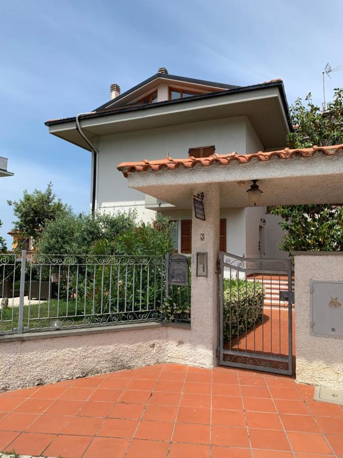 Brezza Affittacamere Montemarciano Buitenkant foto