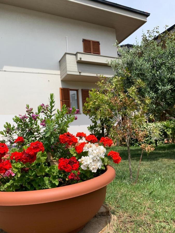 Brezza Affittacamere Montemarciano Buitenkant foto