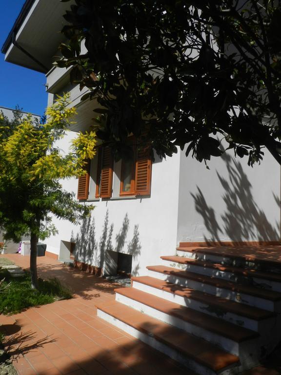 Brezza Affittacamere Montemarciano Buitenkant foto