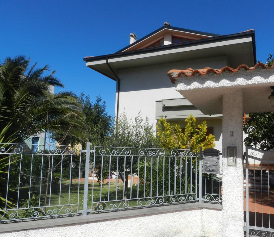 Brezza Affittacamere Montemarciano Buitenkant foto