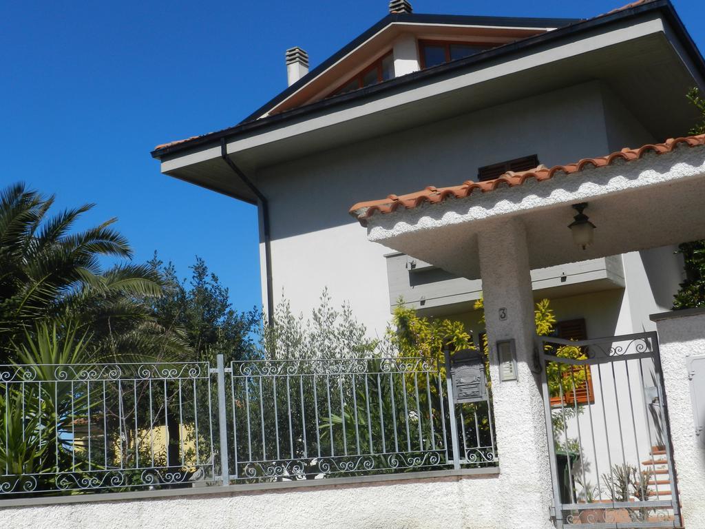 Brezza Affittacamere Montemarciano Buitenkant foto